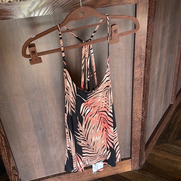 Venus strappy back tank - Picture 1 of 9